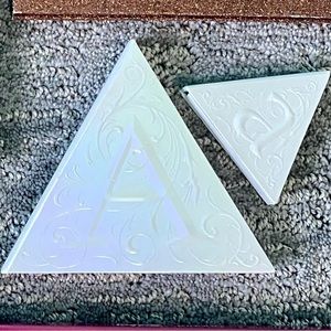 Kat Von D holographic makeup palette - alchemist face & eye highlighter